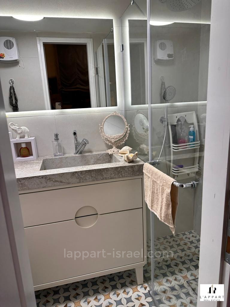 Appartement 4.5 pièces  Tel Aviv quart de la mer 175-IBL-3197