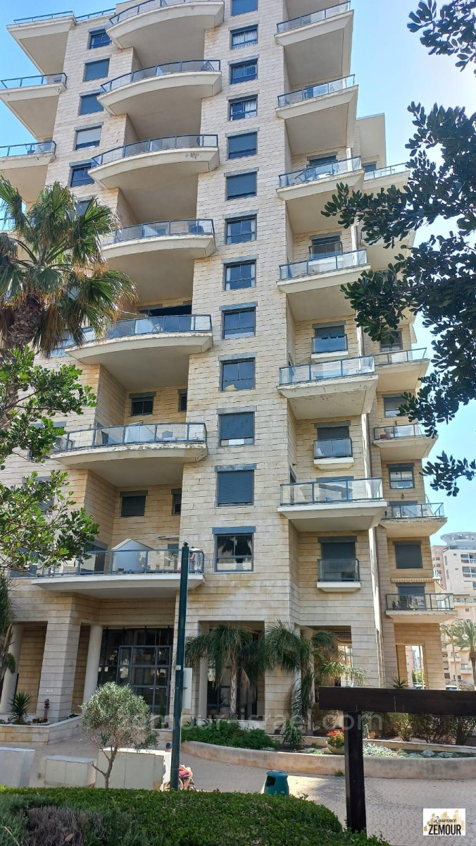 Apartment 5 rooms Netanya Nat 600 60-IBL-1249