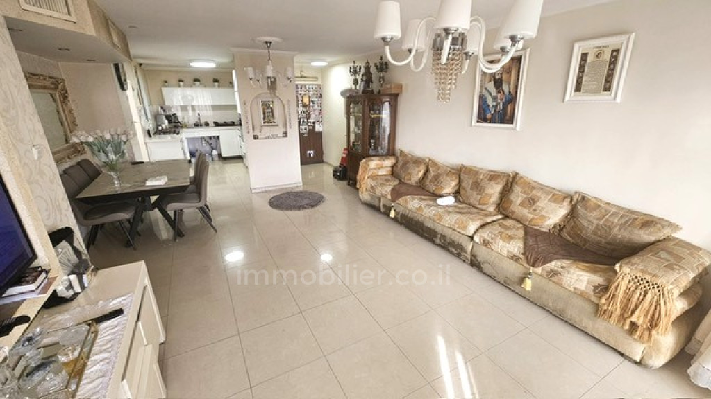 Apartment 4.5 rooms Ashdod Yud Alef 15-IBL-2961