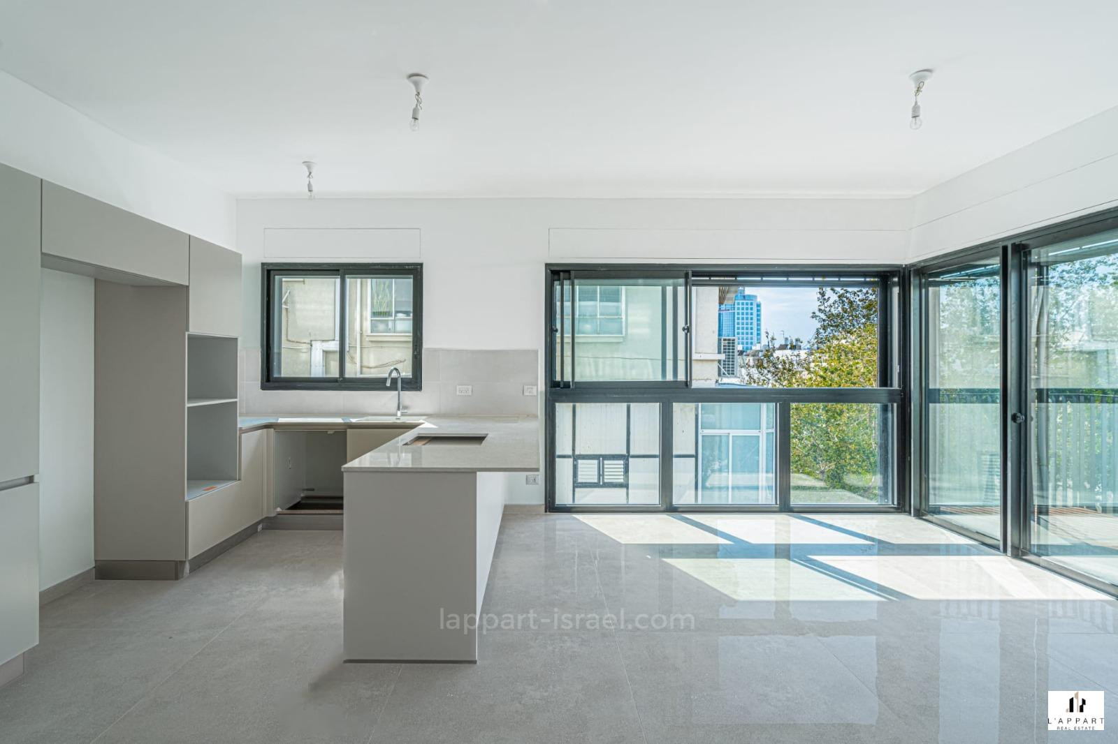 Apartment 4 rooms Tel Aviv City center 175-IBL-3169