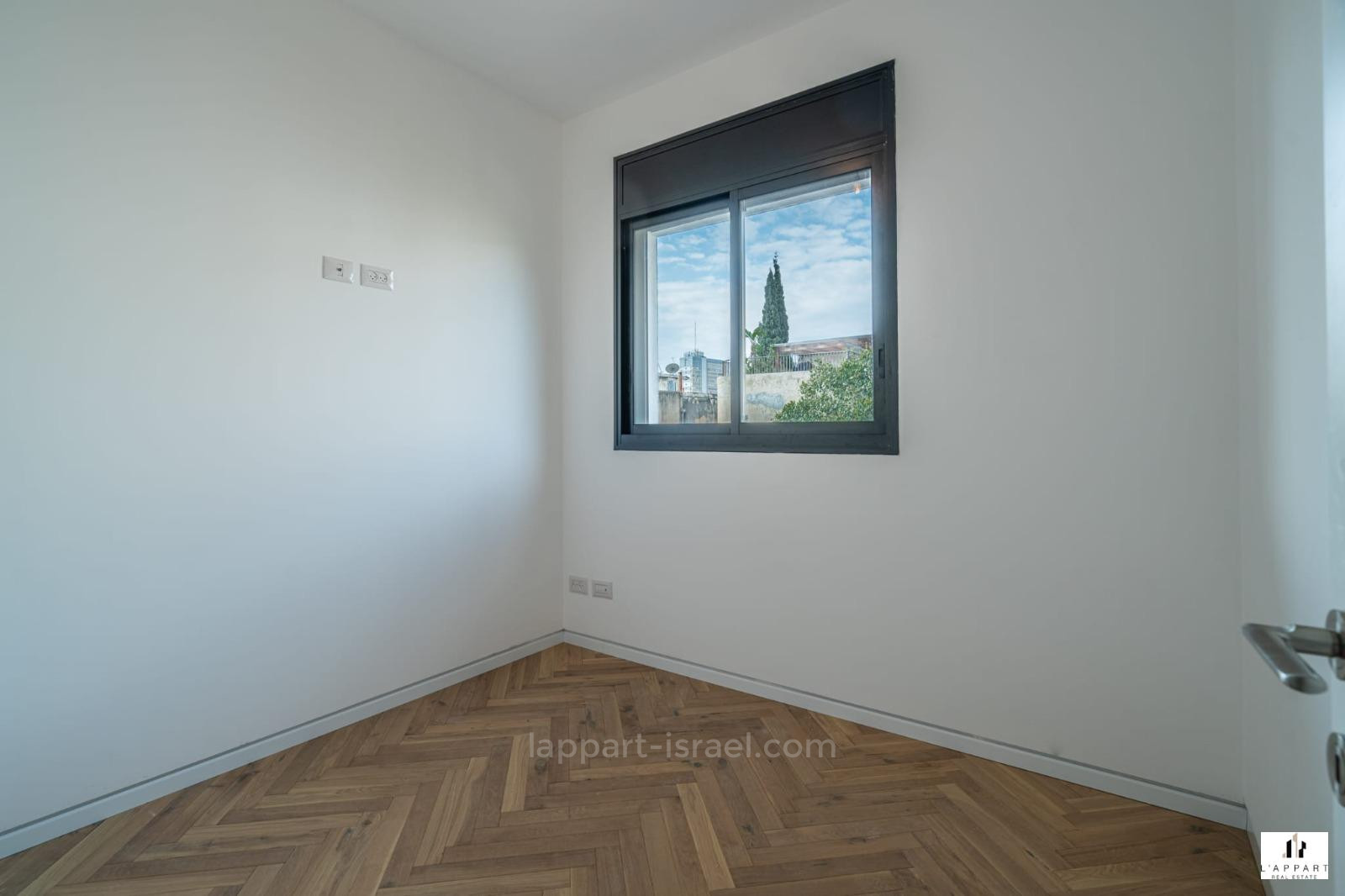 Apartment 3.5 rooms Tel Aviv City center 175-IBL-3195