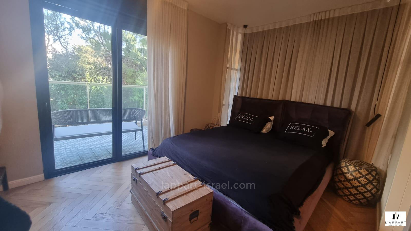 Apartment 3 rooms Tel Aviv First sea line 175-IBL-3285