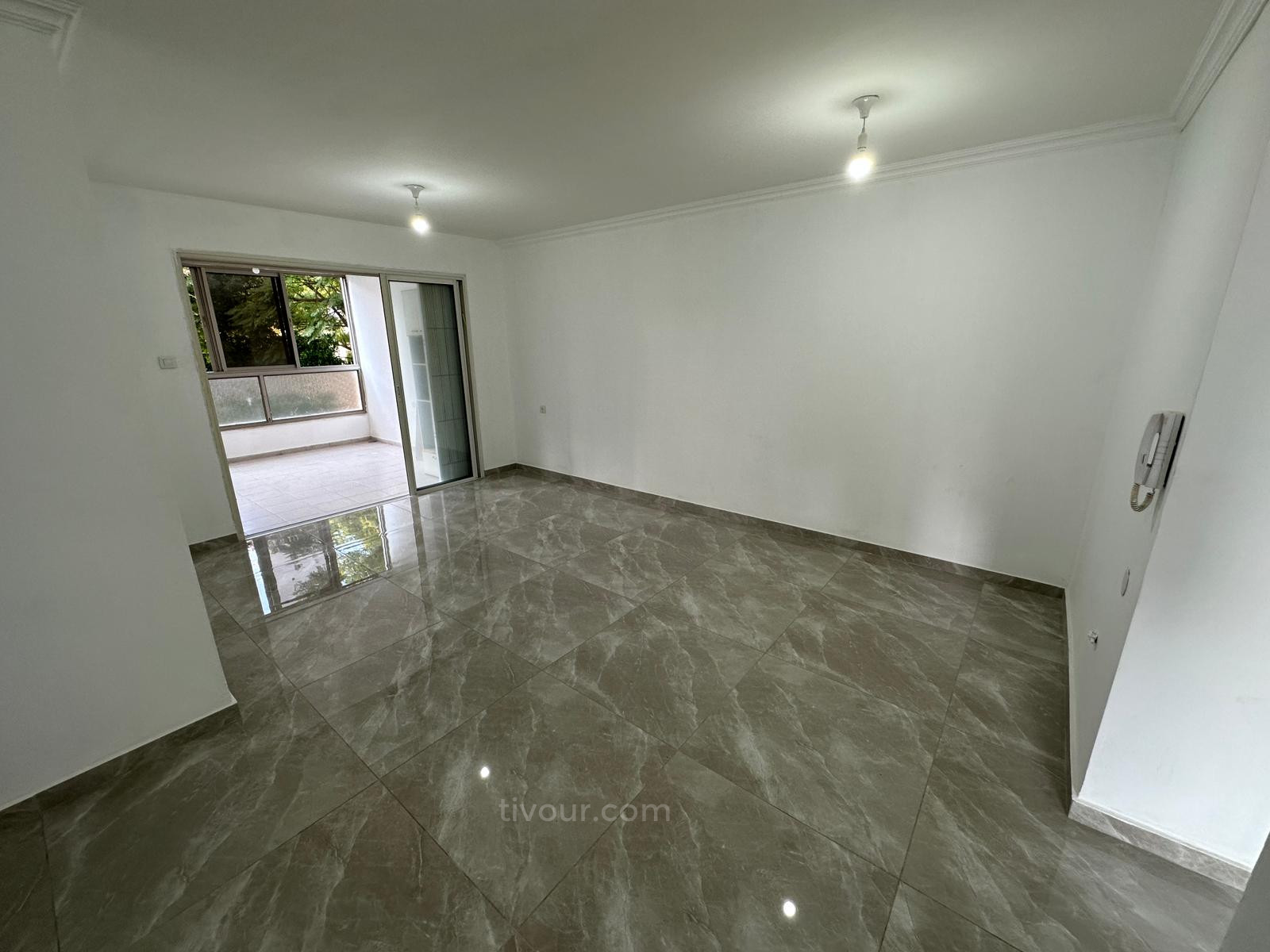 Apartment 4 rooms Ashdod Yud Alef 210-IBL-1983