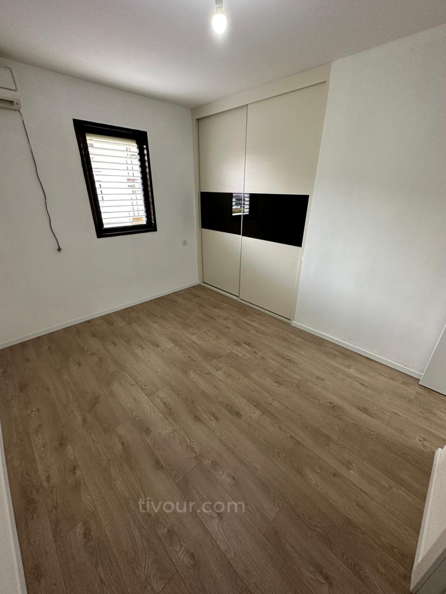 Apartment 4 rooms Ashdod Yud Alef 210-IBL-1983