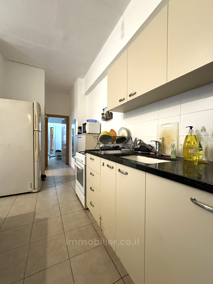 Apartment 3 rooms Tel Aviv Sokolov 232-IBL-3929