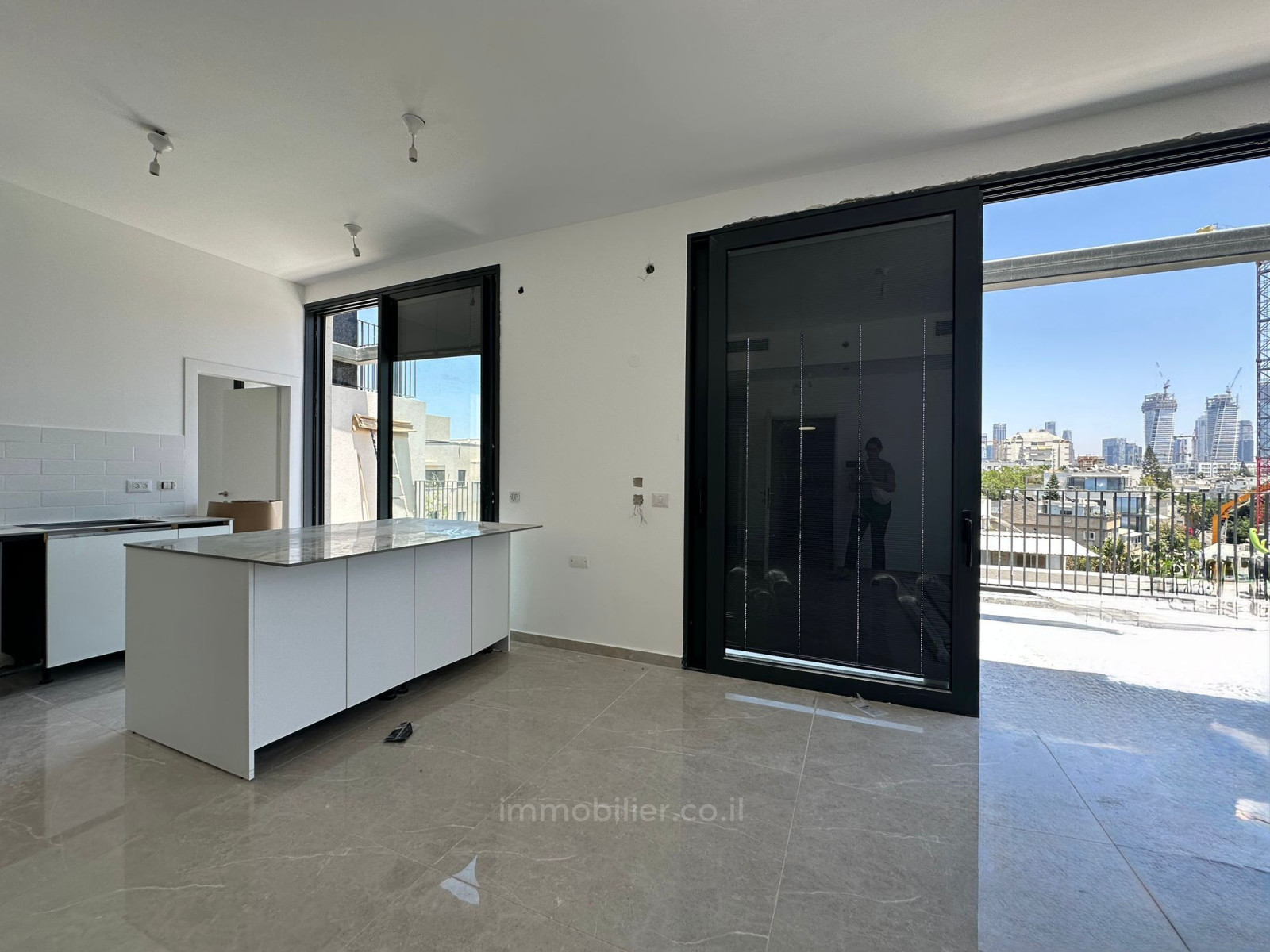 Penthouse 3 rooms Tel Aviv Bazel 232-IBL-3939