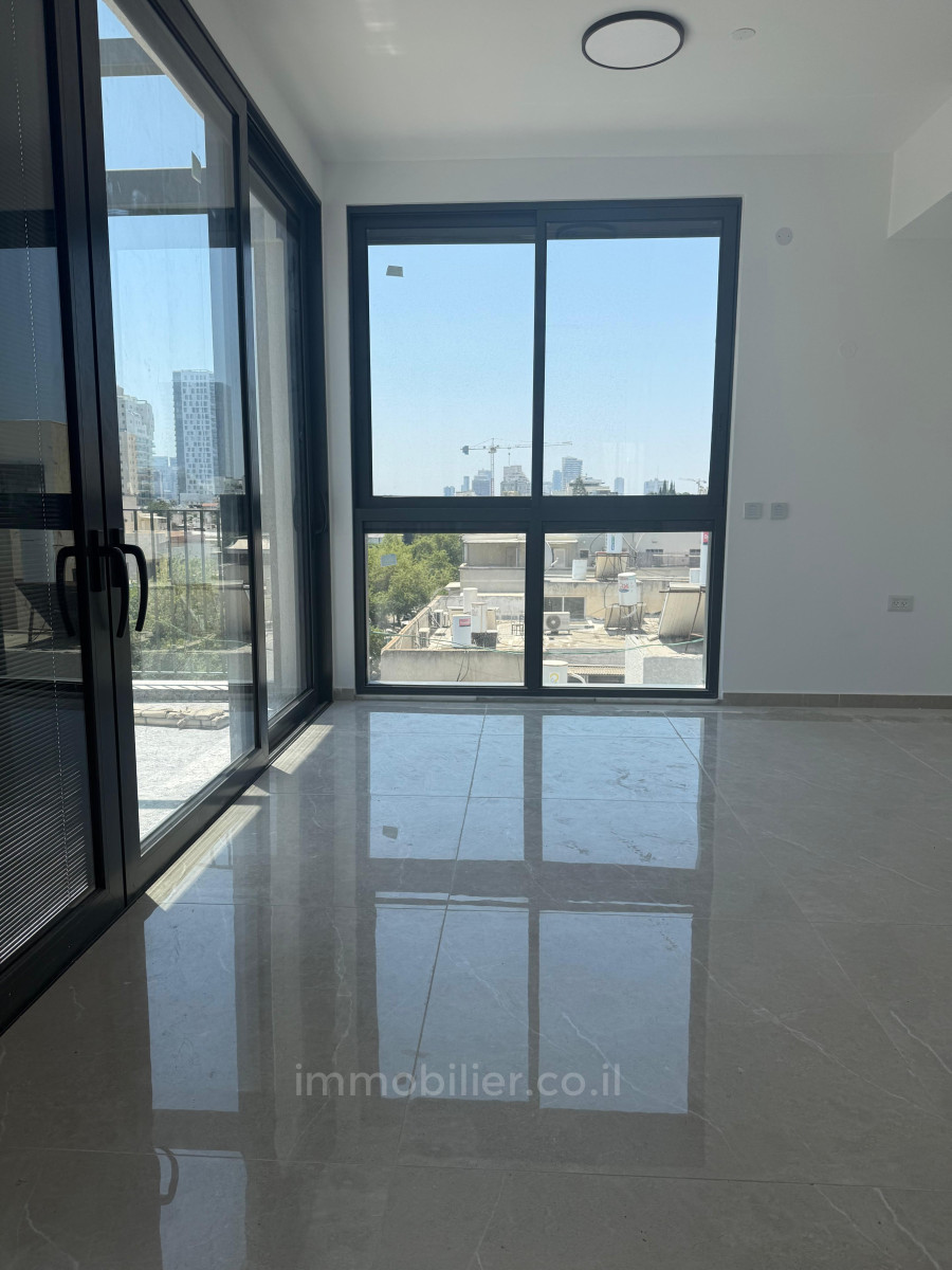 Penthouse 3 rooms Tel Aviv Bazel 232-IBL-3939