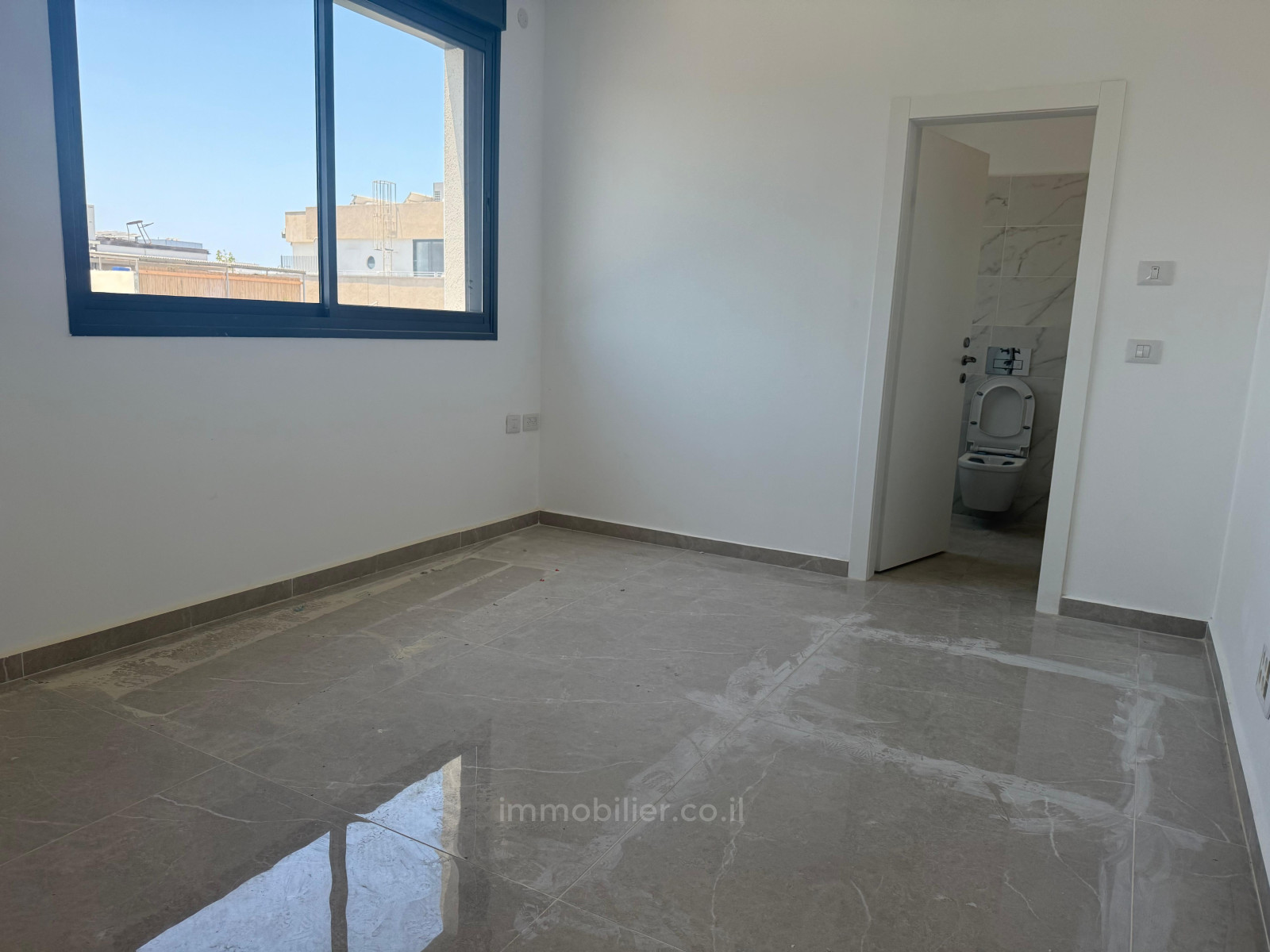 Penthouse 3 rooms Tel Aviv Bazel 232-IBL-3939