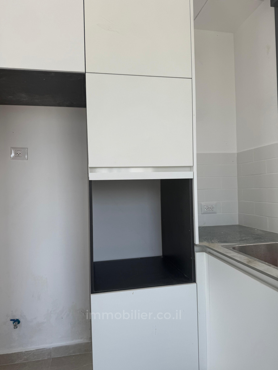 Penthouse 3 rooms Tel Aviv Bazel 232-IBL-3939