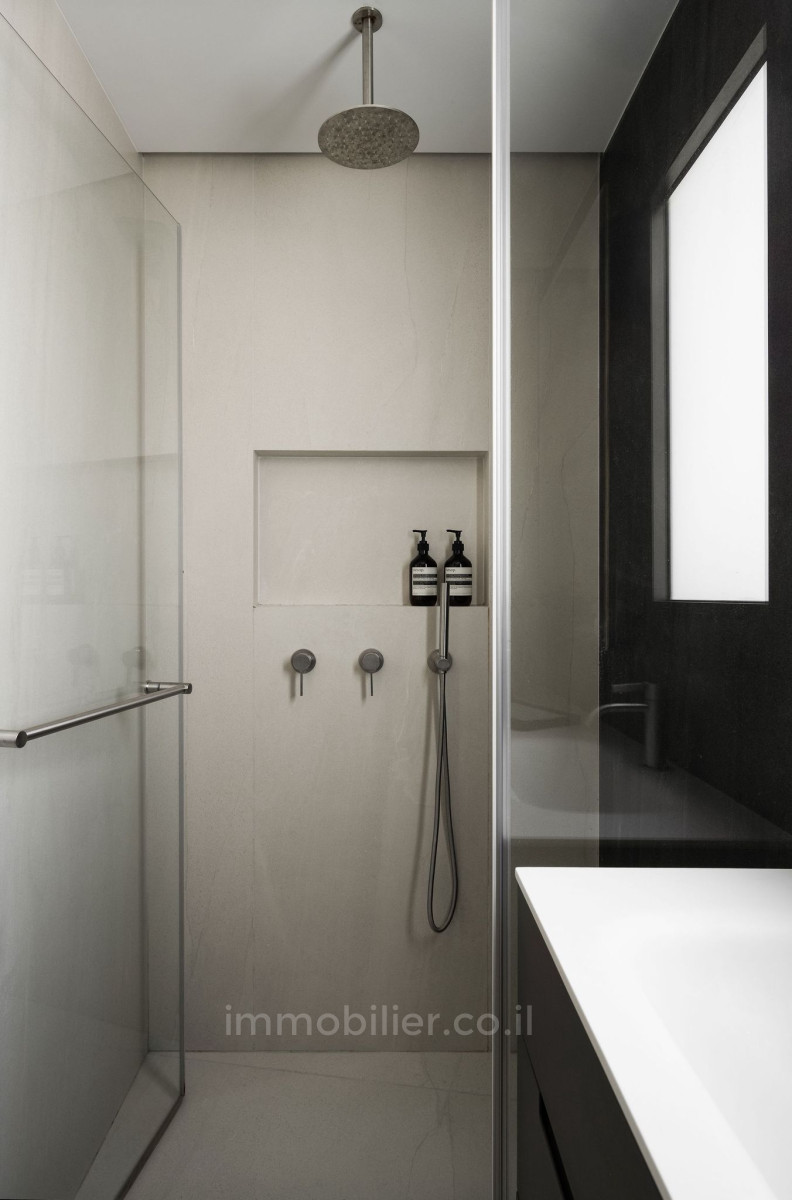 Appartement 4 pièces  Tel Aviv quart de la mer 232-IBL-3940