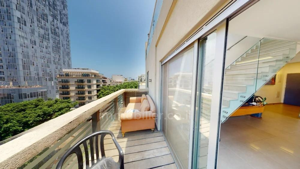Duplex 4 rooms Tel Aviv Sokolov 232-IBL-3951