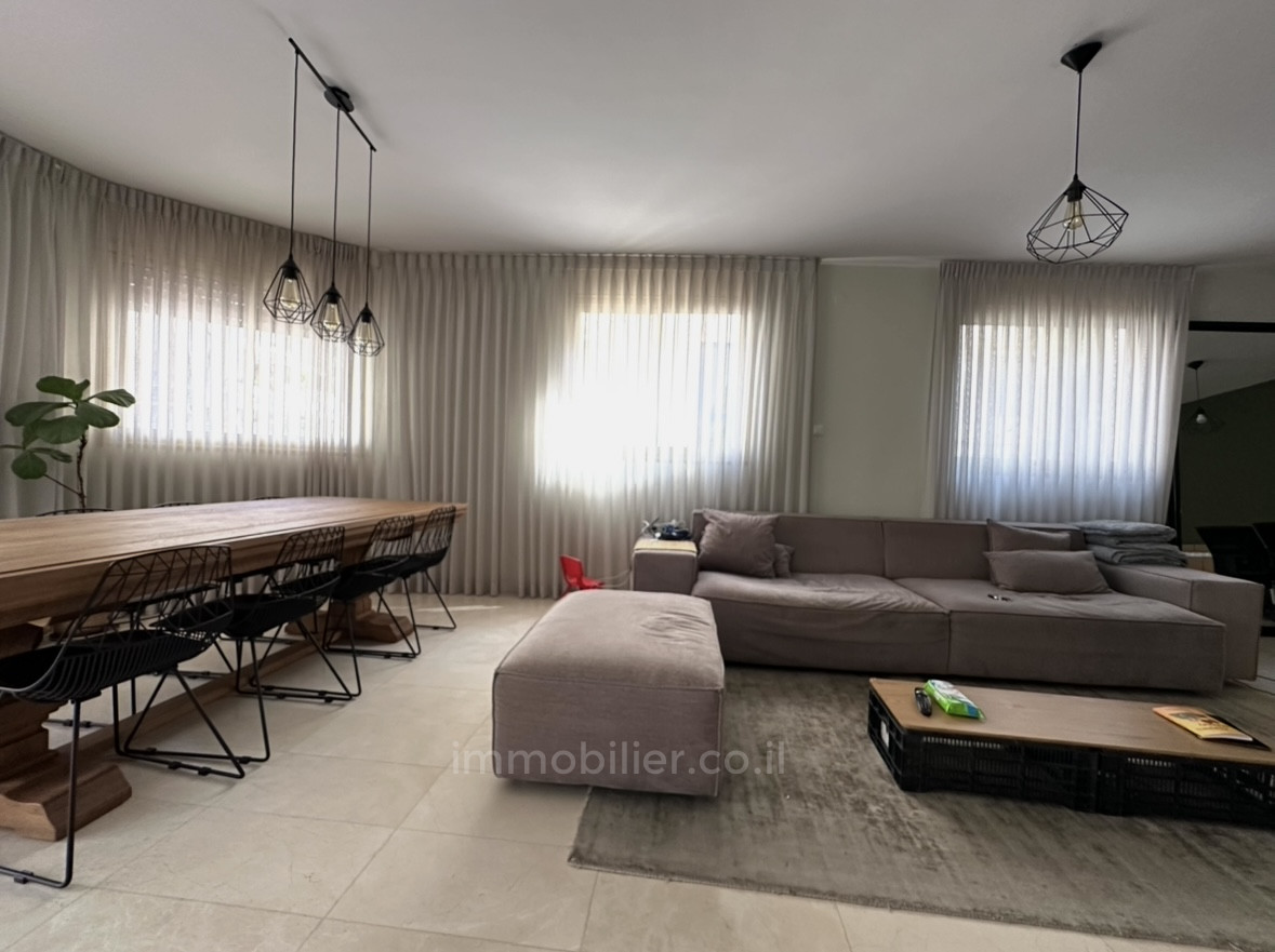 Apartment 4 rooms Tel Aviv quarter of the sea 232-IBL-3953