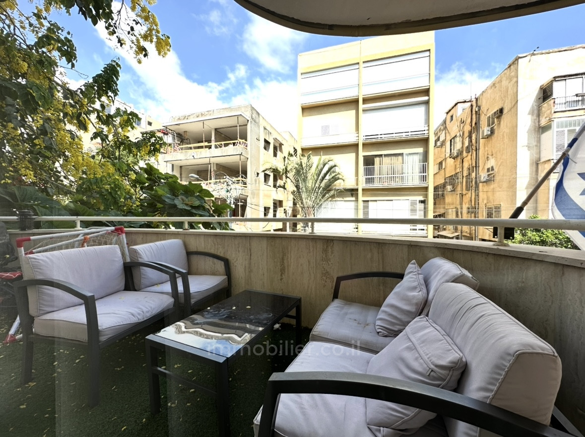 Apartment 4 rooms Tel Aviv quarter of the sea 232-IBL-3953