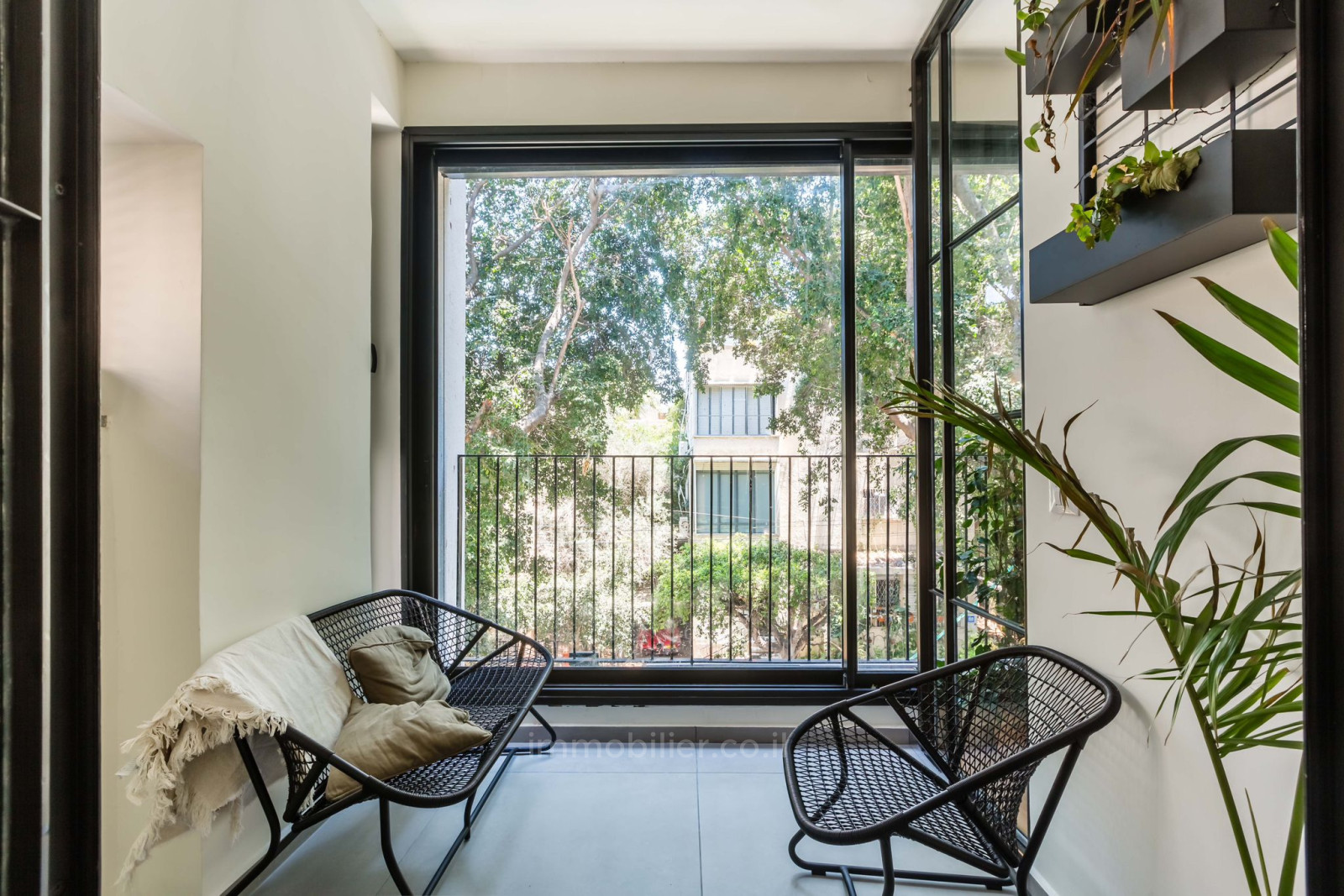 Apartment 4.5 rooms Tel Aviv quarter of the sea 232-IBL-3955