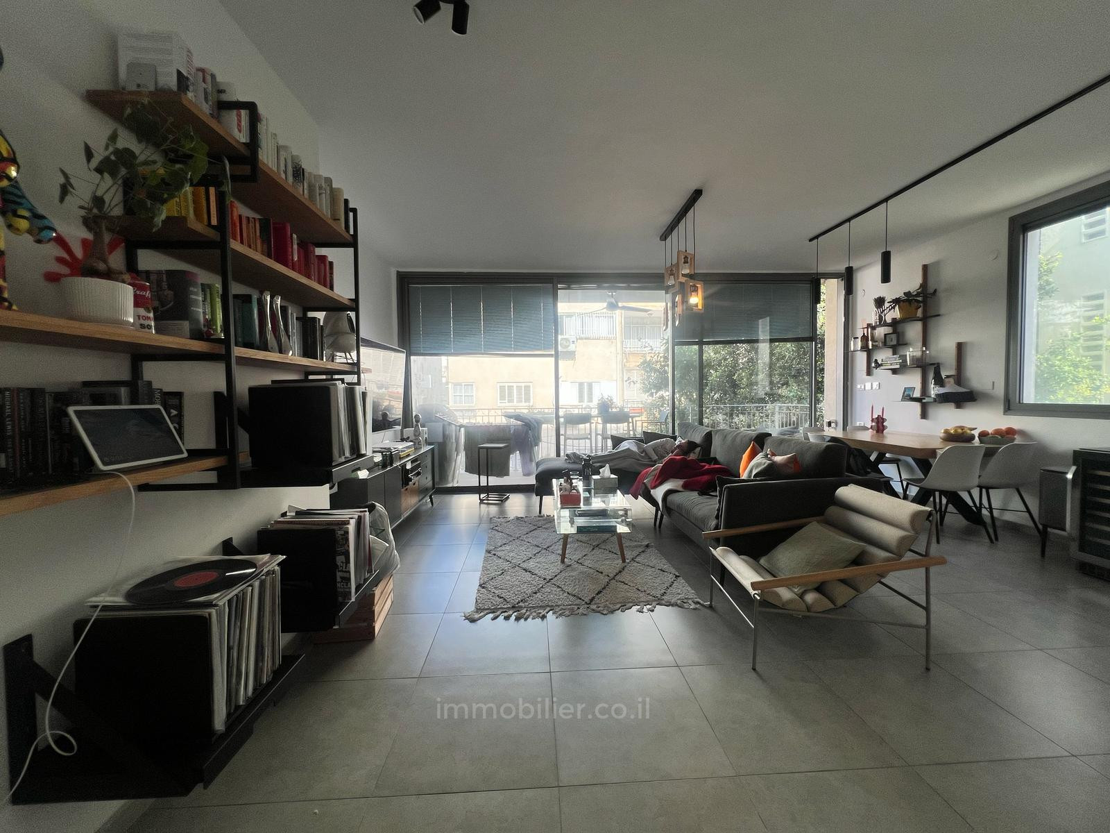 Apartment 3 rooms Tel Aviv quarter of the sea 232-IBL-3970
