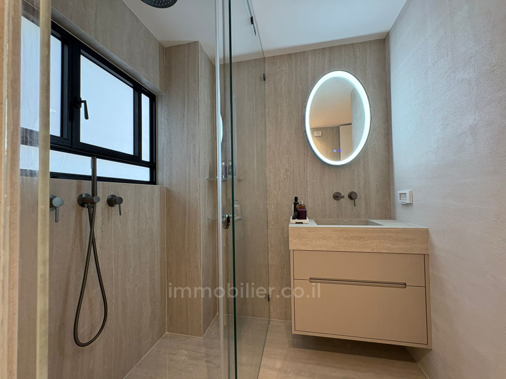 Appartement 3 pi&egrave;ces  Tel Aviv quart de la mer 232-IBL-3977