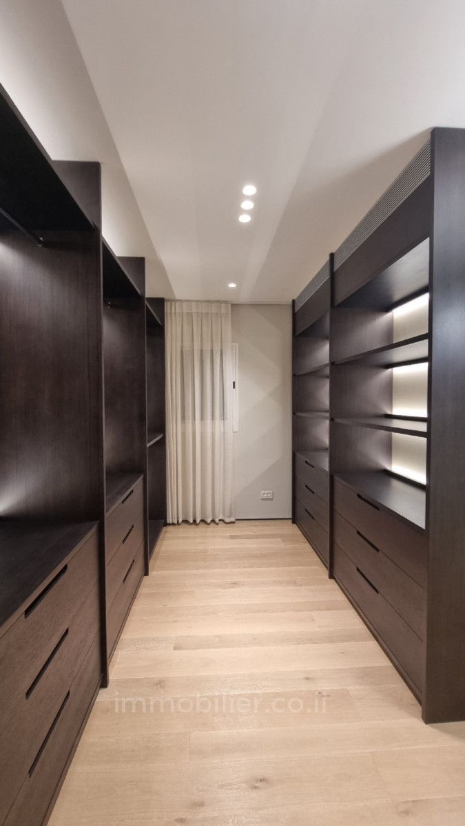 Penthouse 5 rooms Tel Aviv Kerem Hatemanim 232-IBL-3990