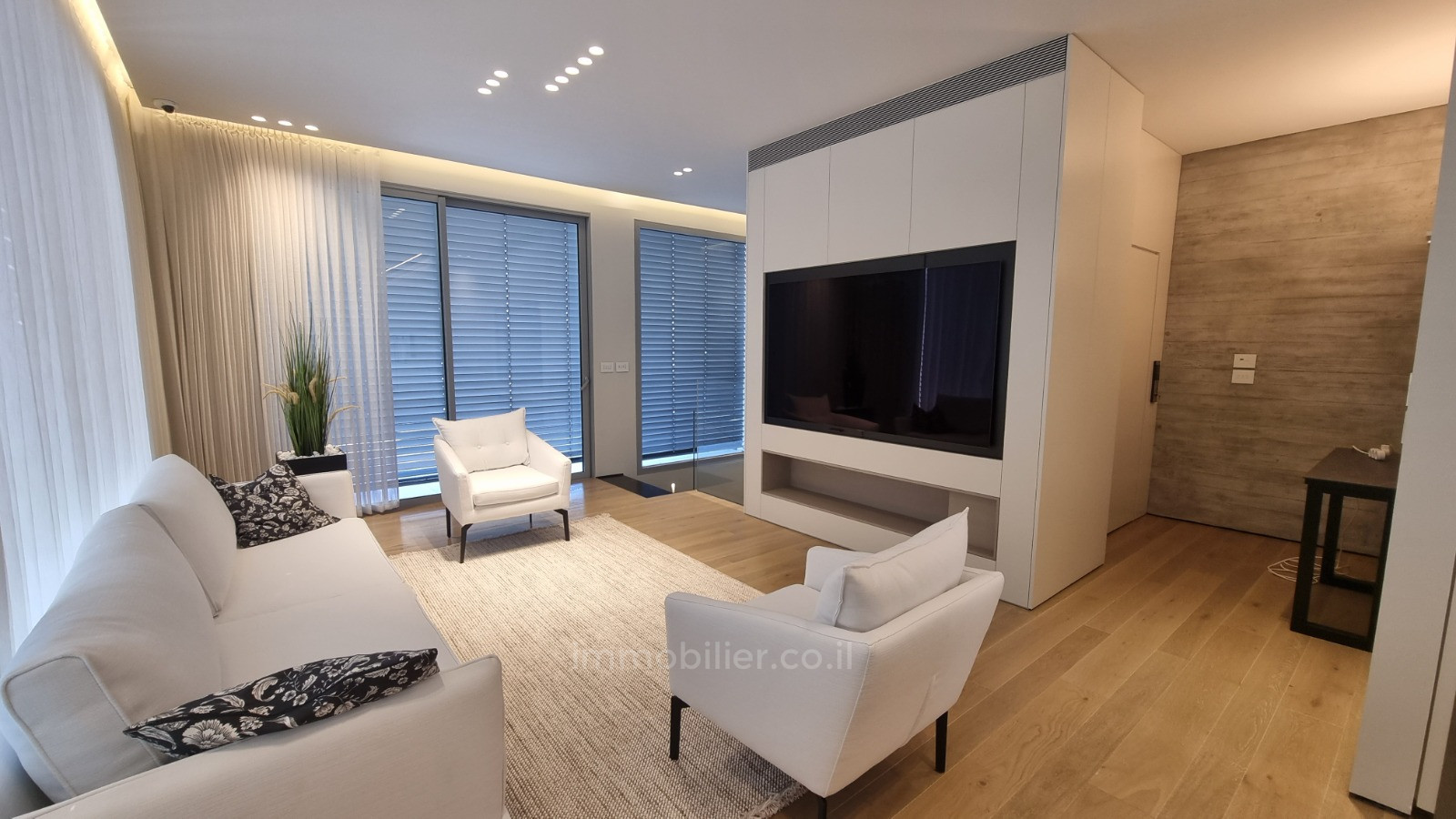Penthouse 5 rooms Tel Aviv Kerem Hatemanim 232-IBL-3990