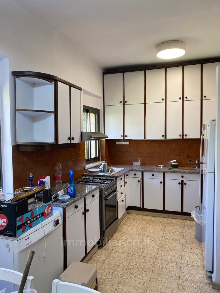 Apartment 3 rooms Jerusalem Mochava Germanit 245-IBL-1803