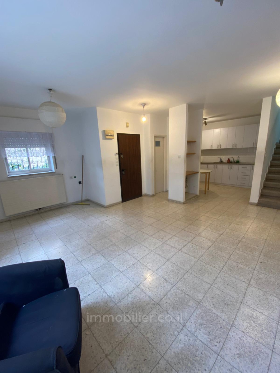 Duplex 4 rooms Jerusalem Baka 245-IBL-1871