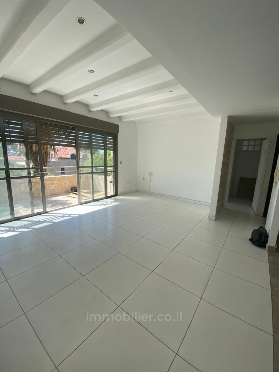 Apartment 4 rooms Jerusalem Baka 245-IBL-1895