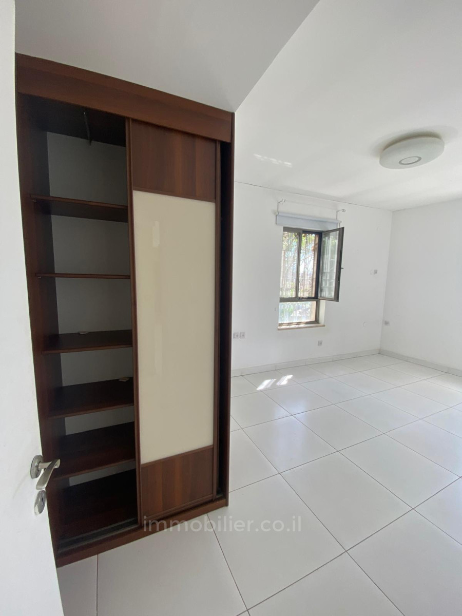 Apartment 4 rooms Jerusalem Baka 245-IBL-1895
