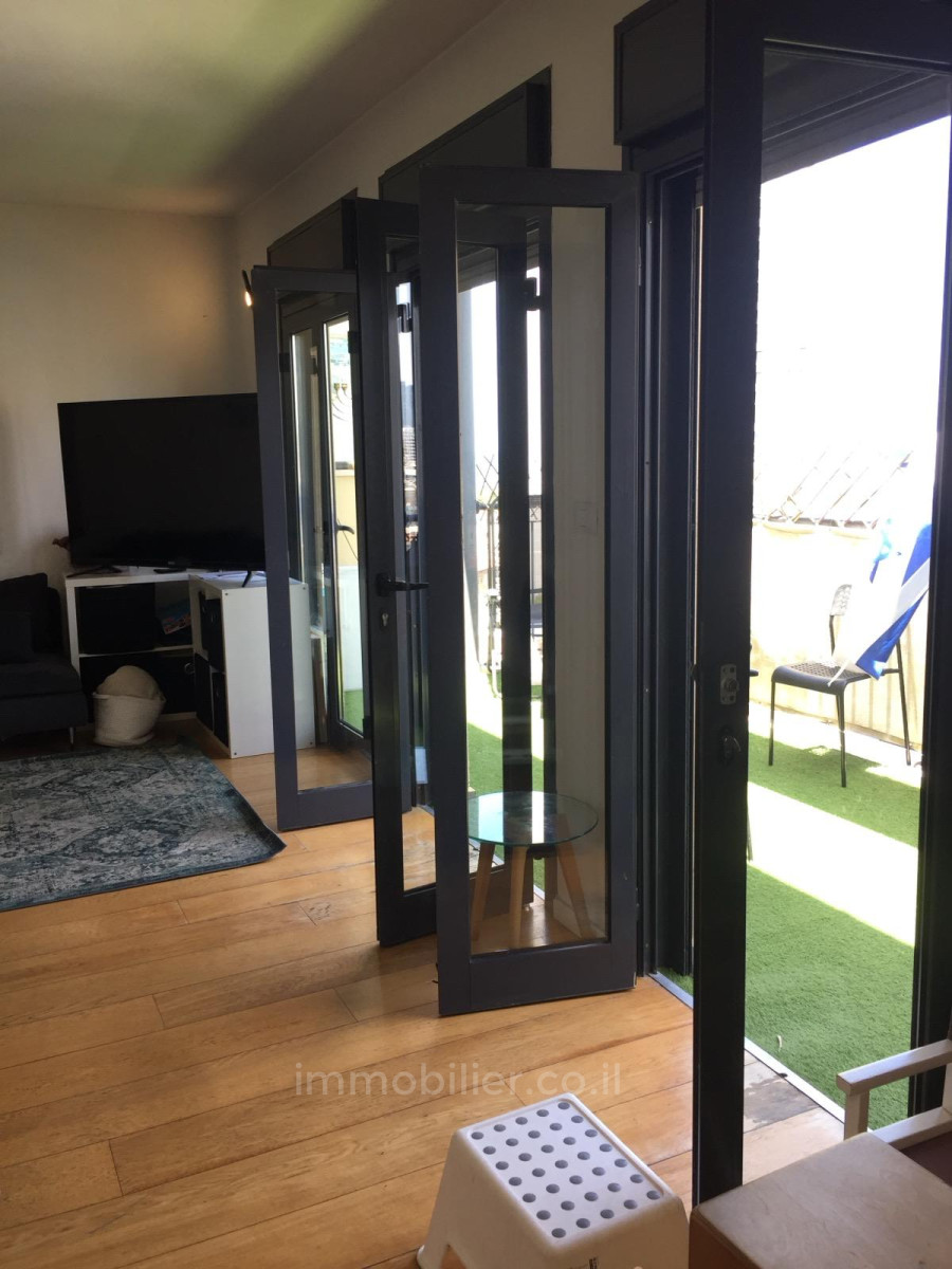 Duplex 4 rooms Tel Aviv Florentine 245-IBL-1951