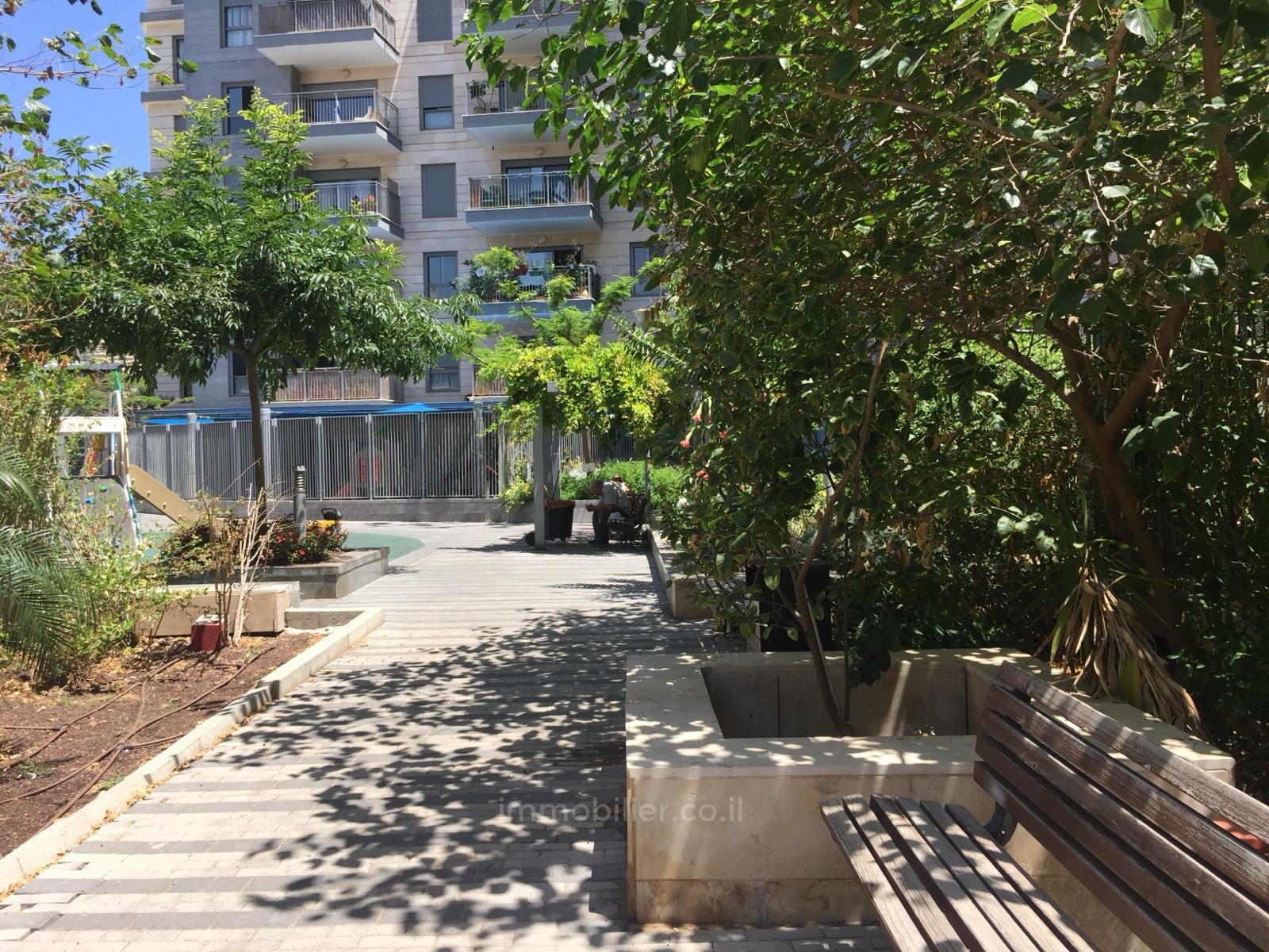Duplex 4 rooms Tel Aviv Florentine 245-IBL-1951