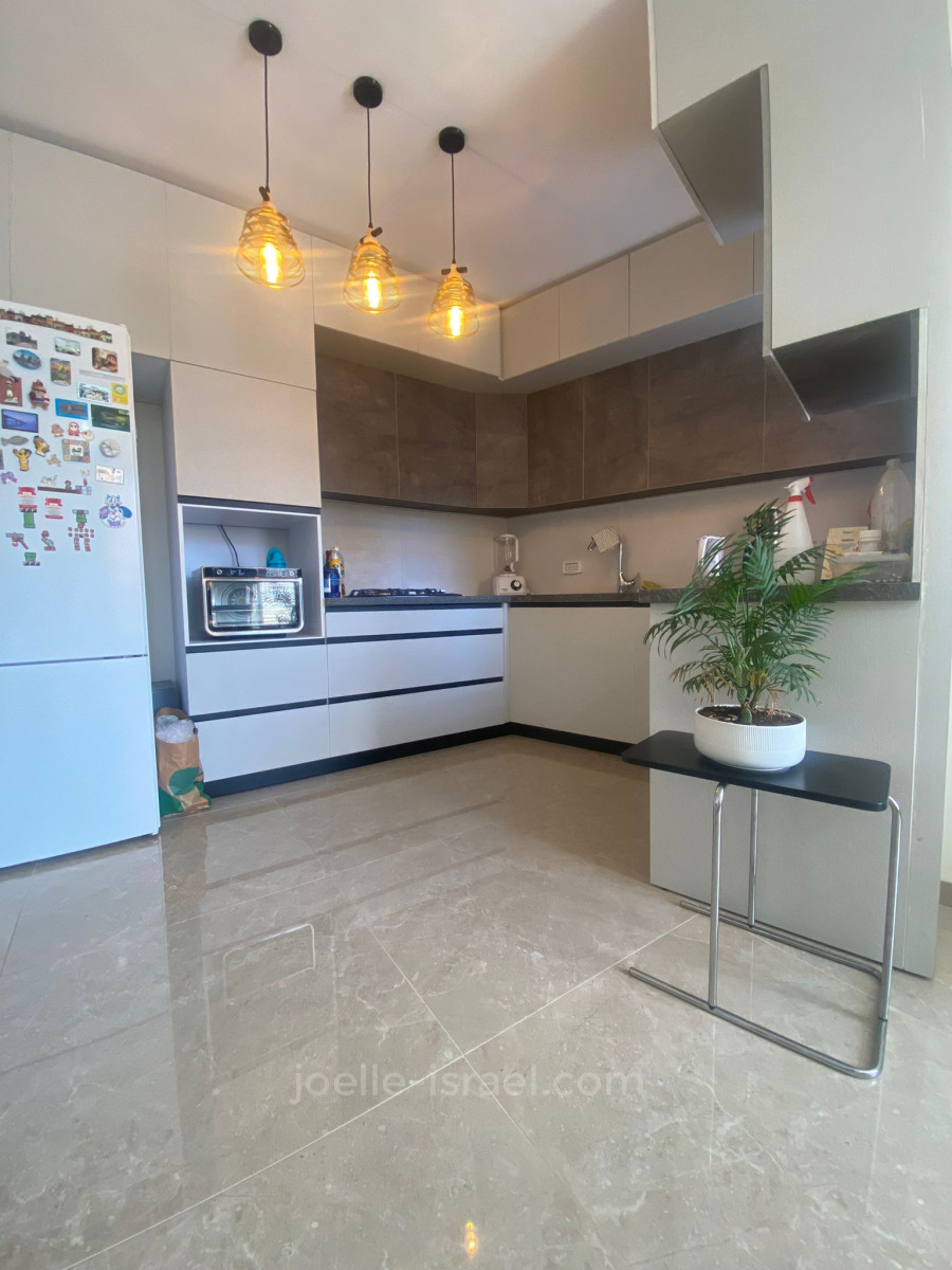 Apartment 4 rooms Netanya Kikar 316-IBL-1729