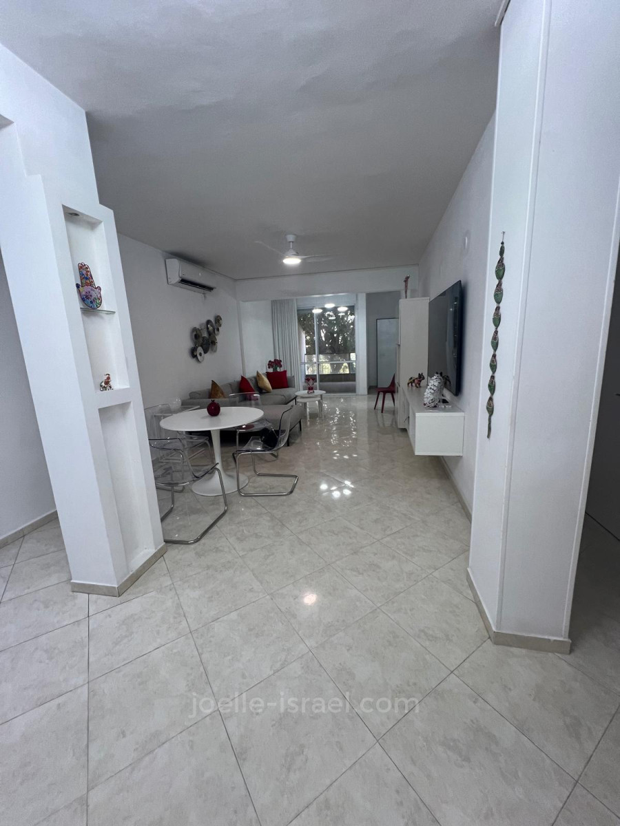 Apartment 4.5 rooms Netanya Kikar 316-IBL-1767