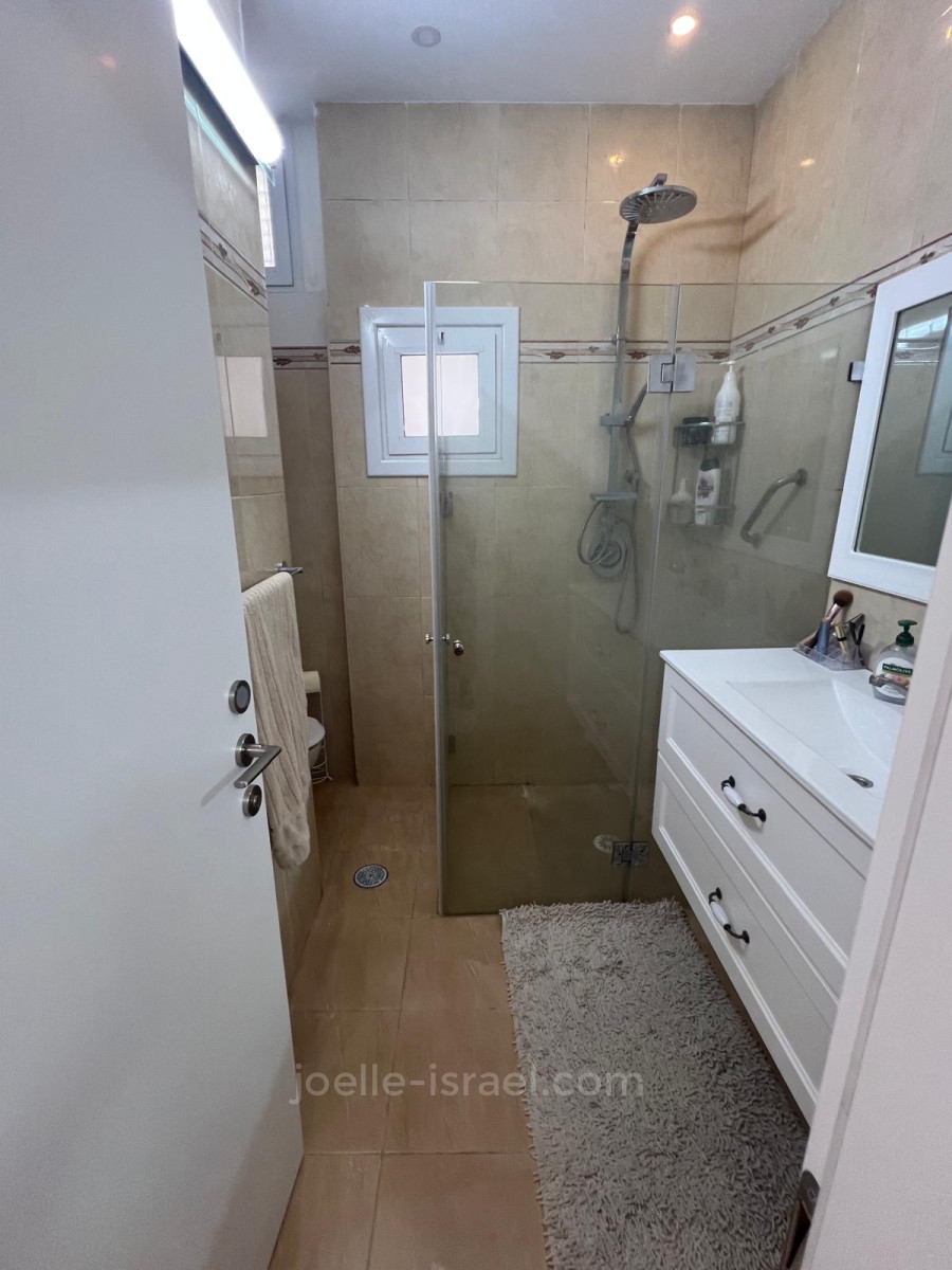 Apartment 4.5 rooms Netanya Kikar 316-IBL-1767