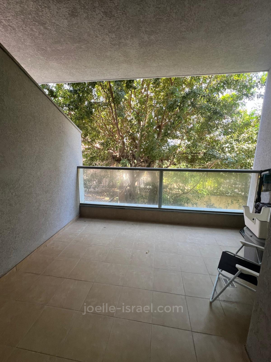 Apartment 4.5 rooms Netanya Kikar 316-IBL-1767
