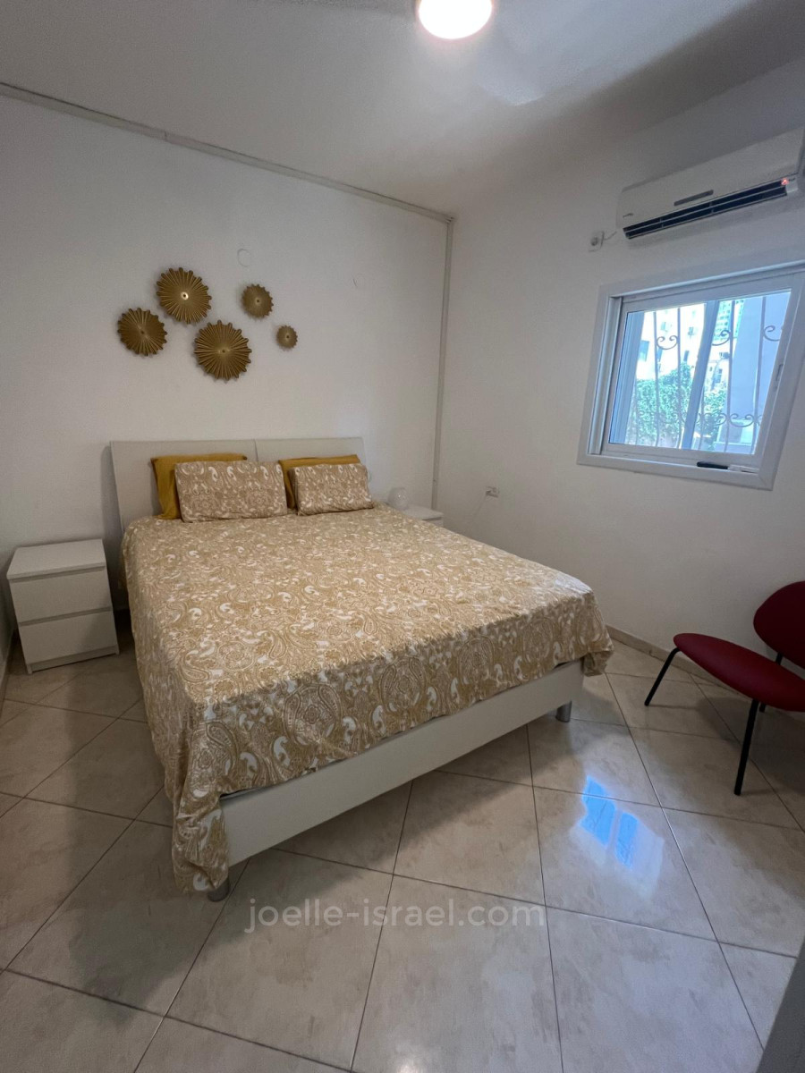 Apartment 4.5 rooms Netanya Kikar 316-IBL-1767