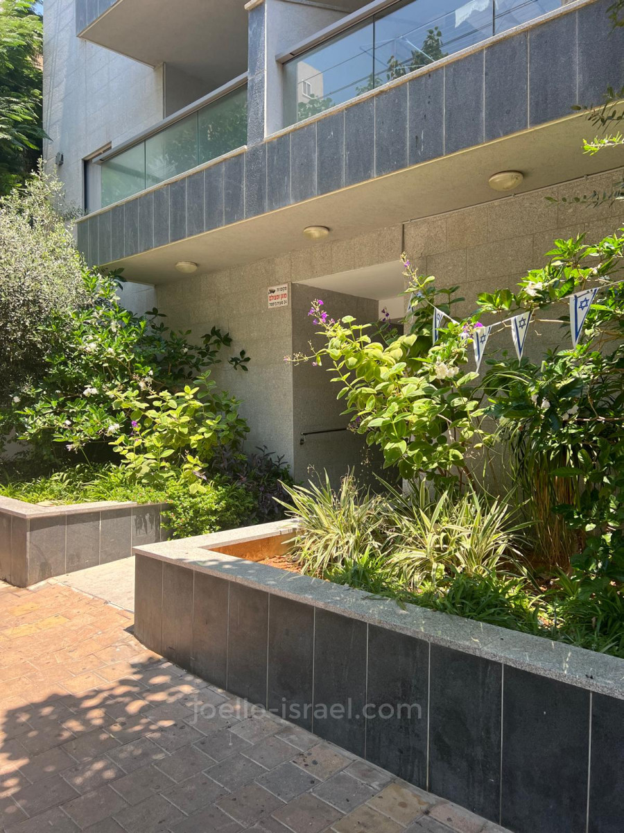 Apartment 4.5 rooms Netanya Kikar 316-IBL-1767