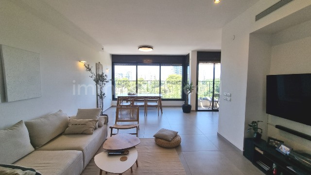 Apartment 3.5 rooms Tel Aviv Lev Tel-Aviv 342-IBL-6696