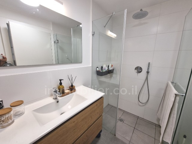Apartment 3.5 rooms Tel Aviv Lev Tel-Aviv 342-IBL-6696