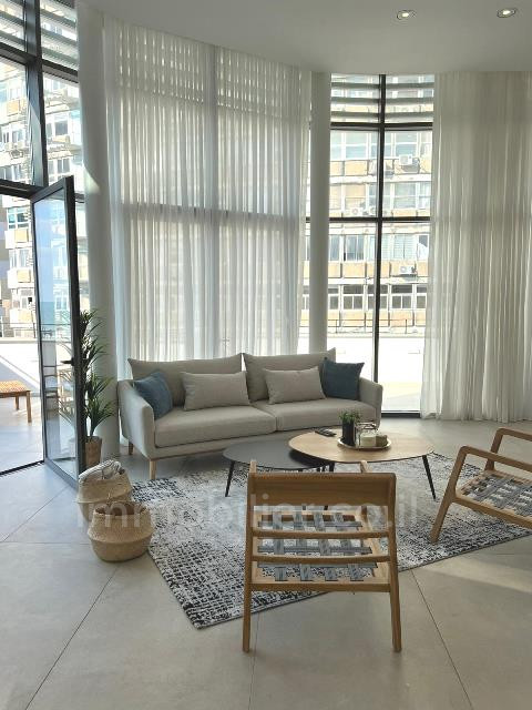 Duplex-Penthouse 4 pièces  Tel Aviv Centre Ville 342-IBL-6743