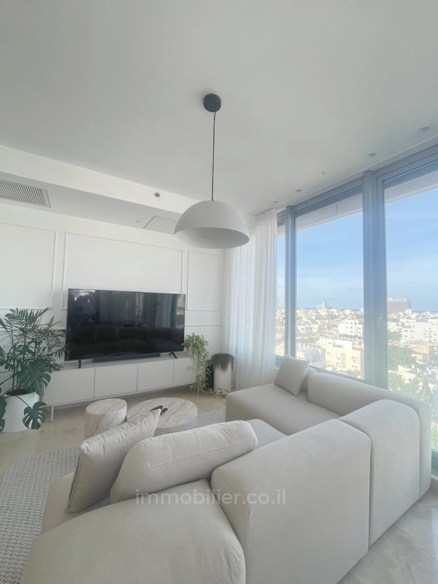 Apartment 3 rooms Tel Aviv City center 342-IBL-6813
