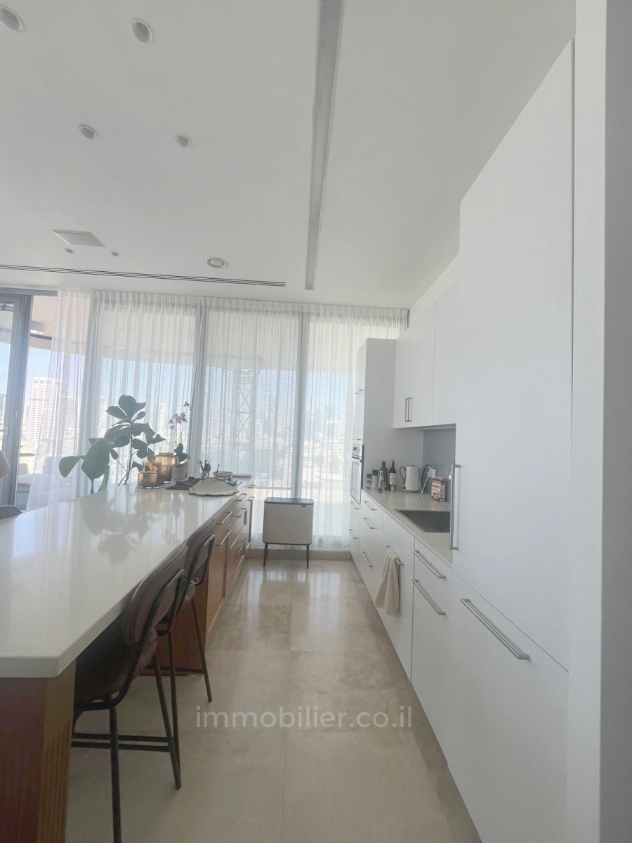 Apartment 3 rooms Tel Aviv City center 342-IBL-6813