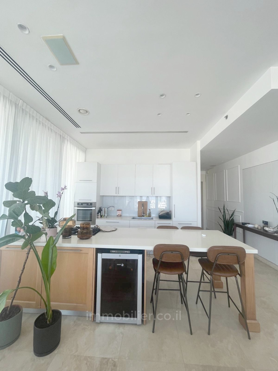 Apartment 3 rooms Tel Aviv City center 342-IBL-6813