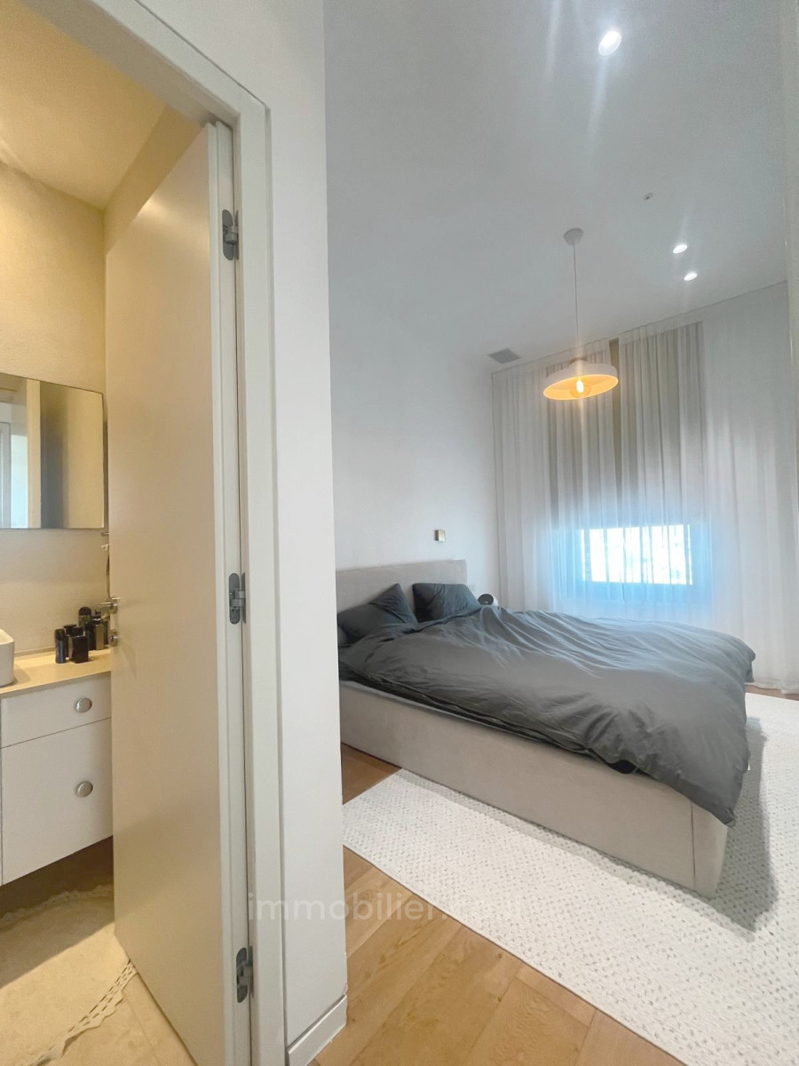 Apartment 3 rooms Tel Aviv City center 342-IBL-6813