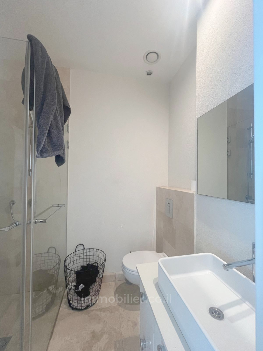 Apartment 3 rooms Tel Aviv City center 342-IBL-6813
