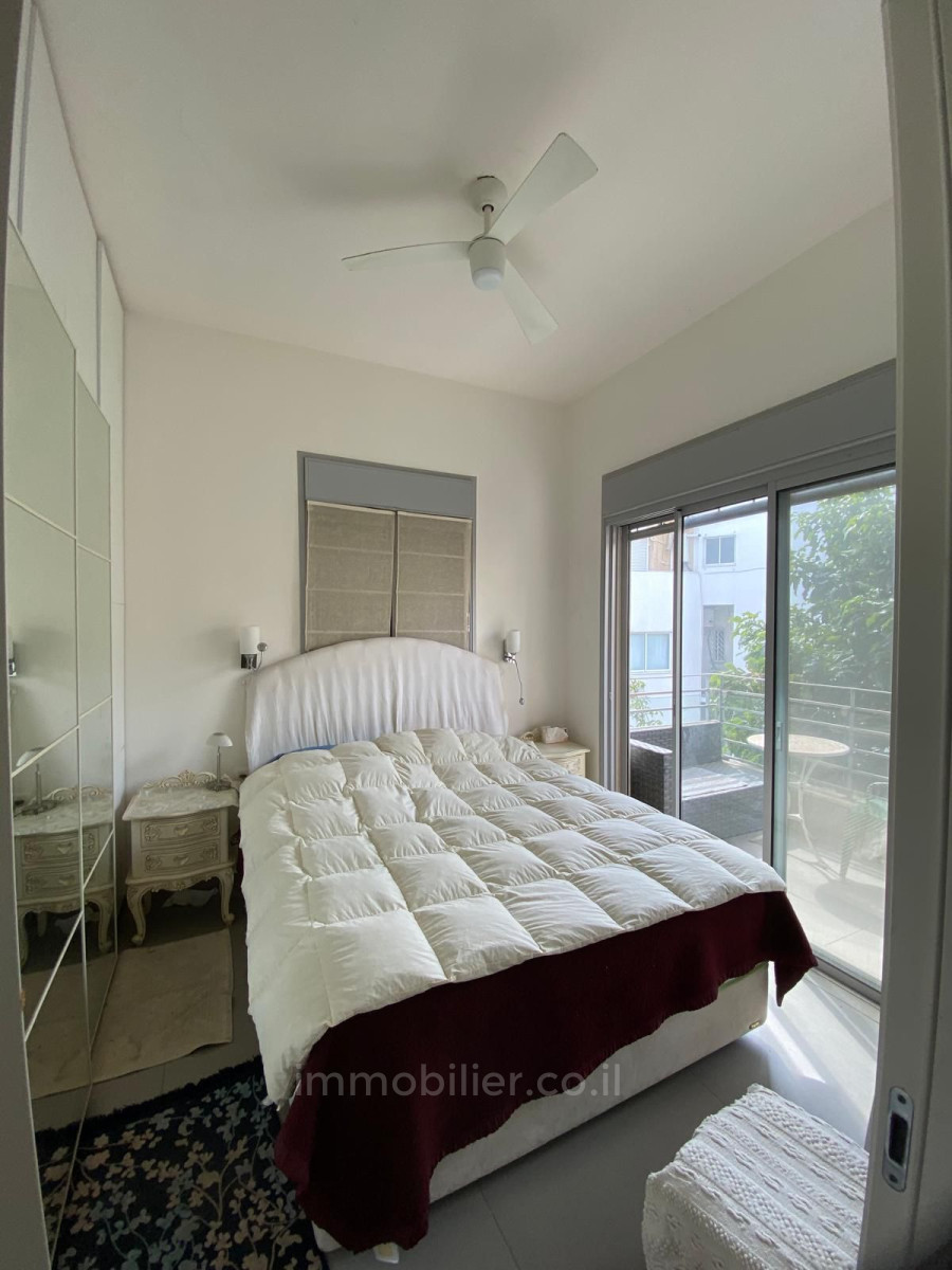 Apartment 5 rooms Tel Aviv City center 342-IBL-6819