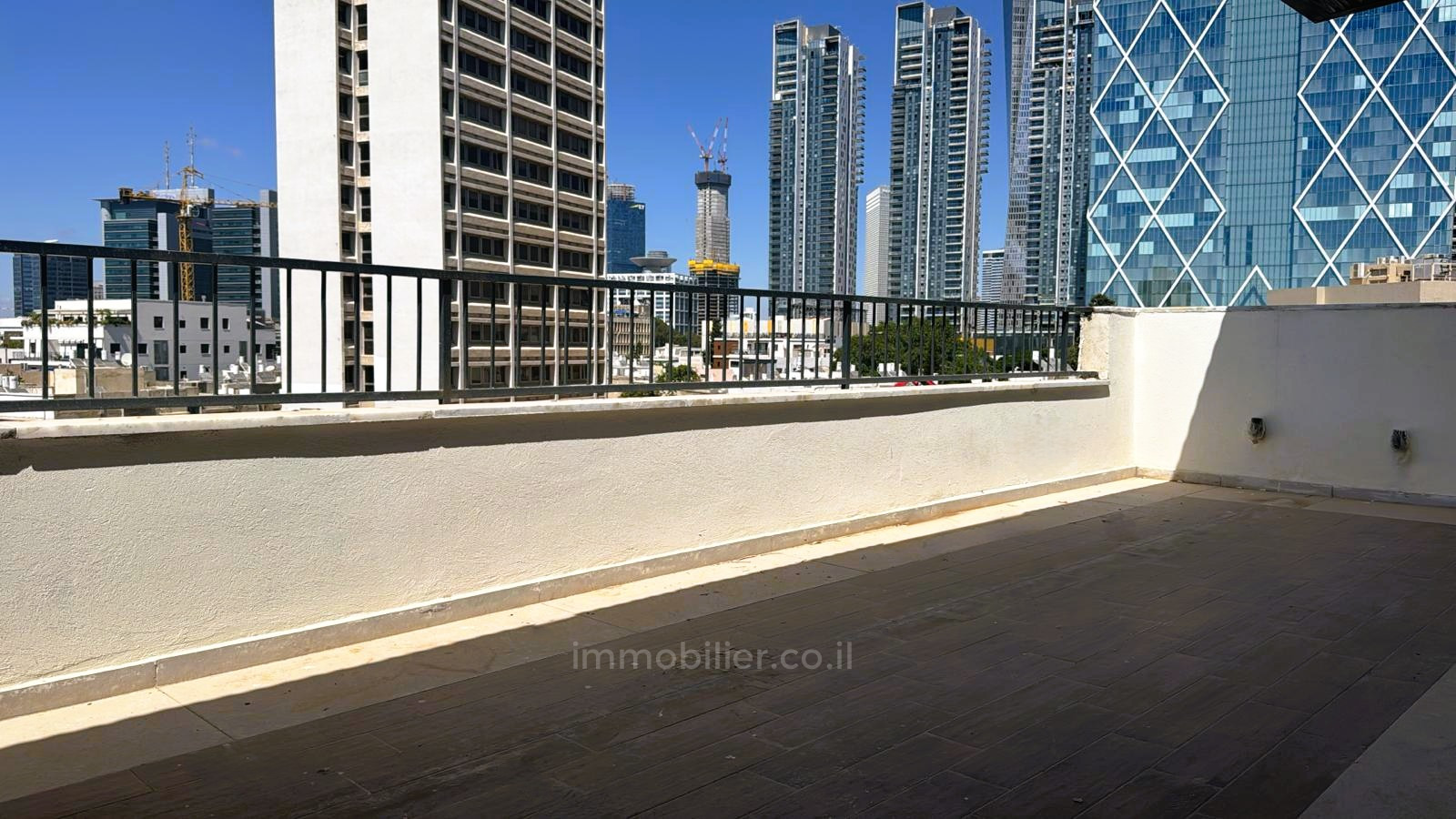 Duplex-Penthouse 3 rooms Tel Aviv Habima 342-IBL-6826