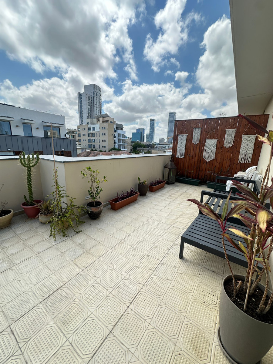 Mini-Penthouse 3 rooms Tel Aviv Nahalat binyamin 342-IBL-6839