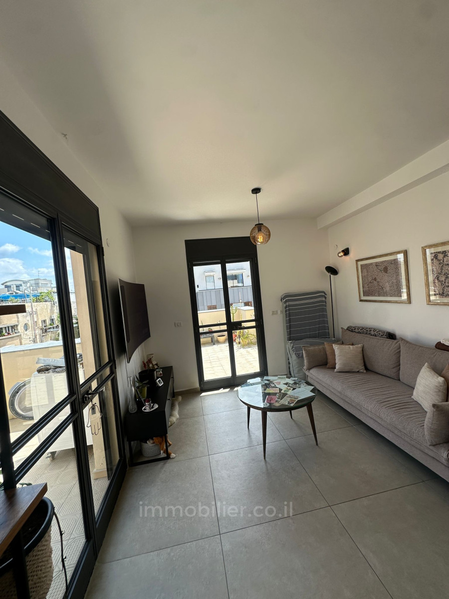 Mini-Penthouse 3 rooms Tel Aviv Nahalat binyamin 342-IBL-6839