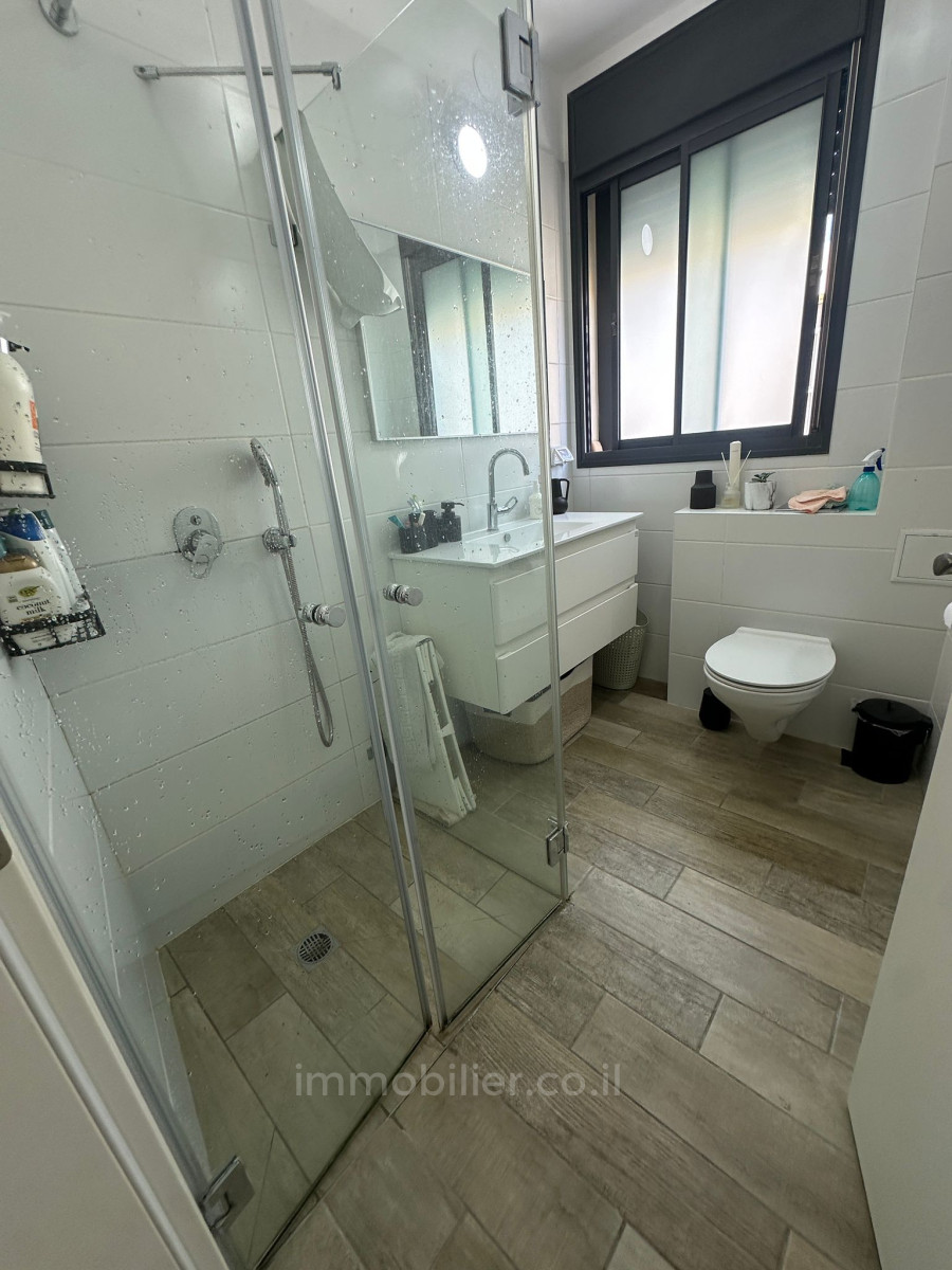 Mini-Penthouse 3 rooms Tel Aviv Nahalat binyamin 342-IBL-6839
