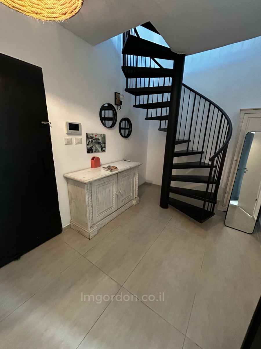 Duplex 3 pièces  Tel Aviv quart de la mer 357-IBL-1551