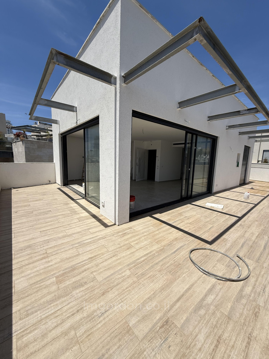 Penthouse 5 rooms Tel Aviv quarter of the sea 357-IBL-1562