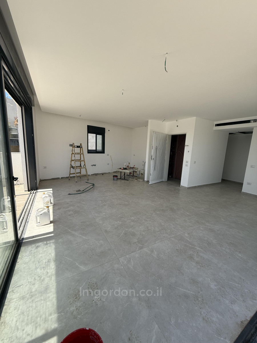 Penthouse 5 rooms Tel Aviv quarter of the sea 357-IBL-1562